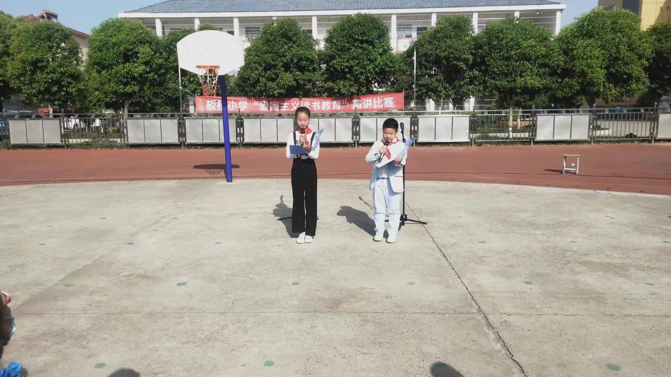 桥小学“爱国主义读书教育”演讲比赛开幕词(图1)