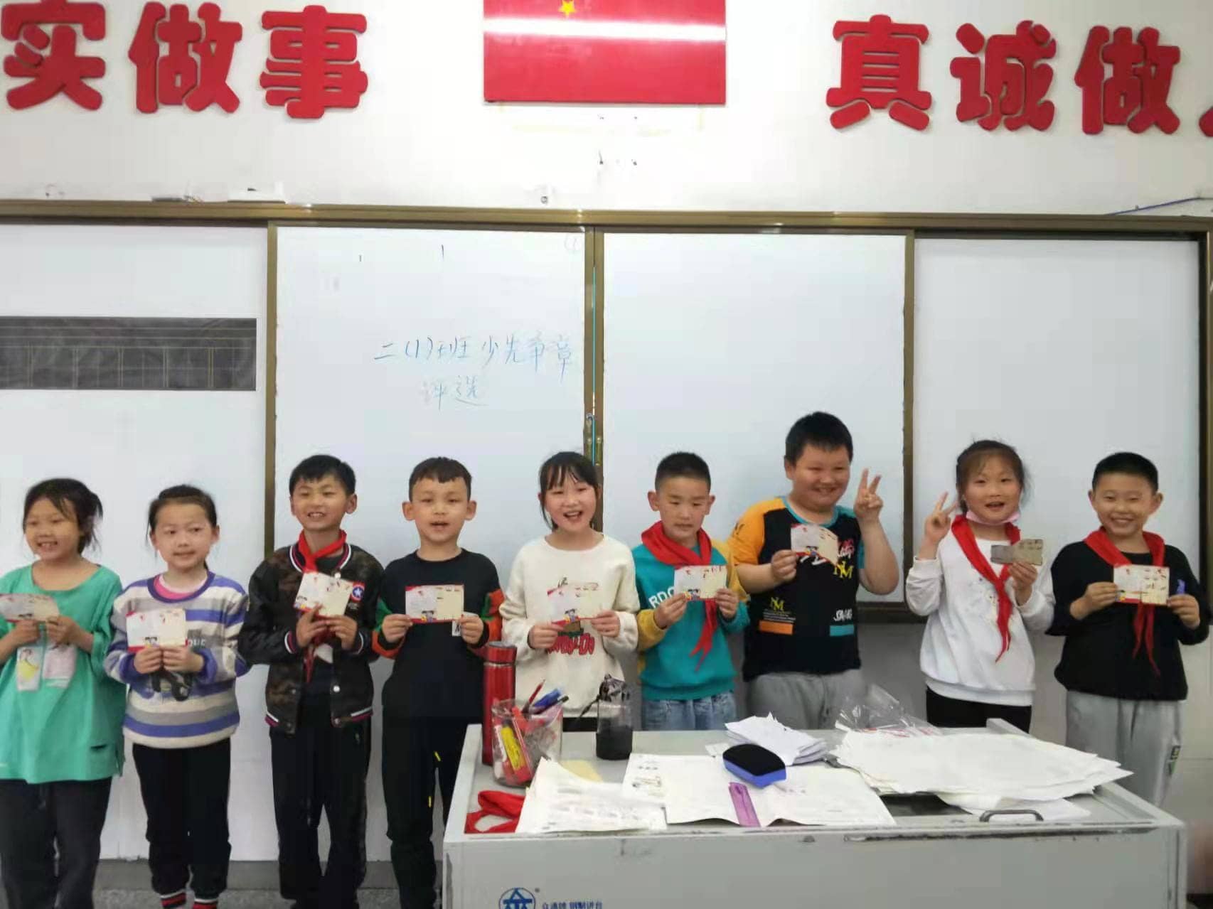 二（1）班红领巾争章活动(图1)
