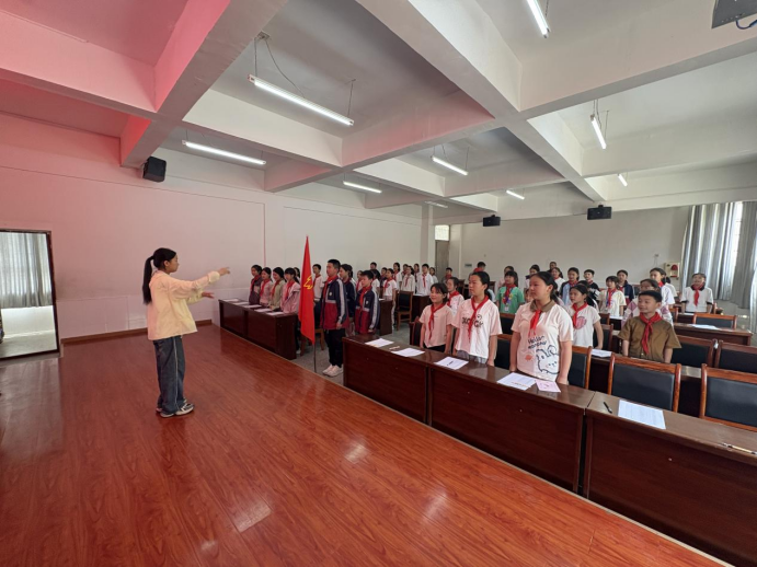 红色基因代代传——中国少年先锋队板桥小学2025年代表会暨少先大队干部竞选(图2)
