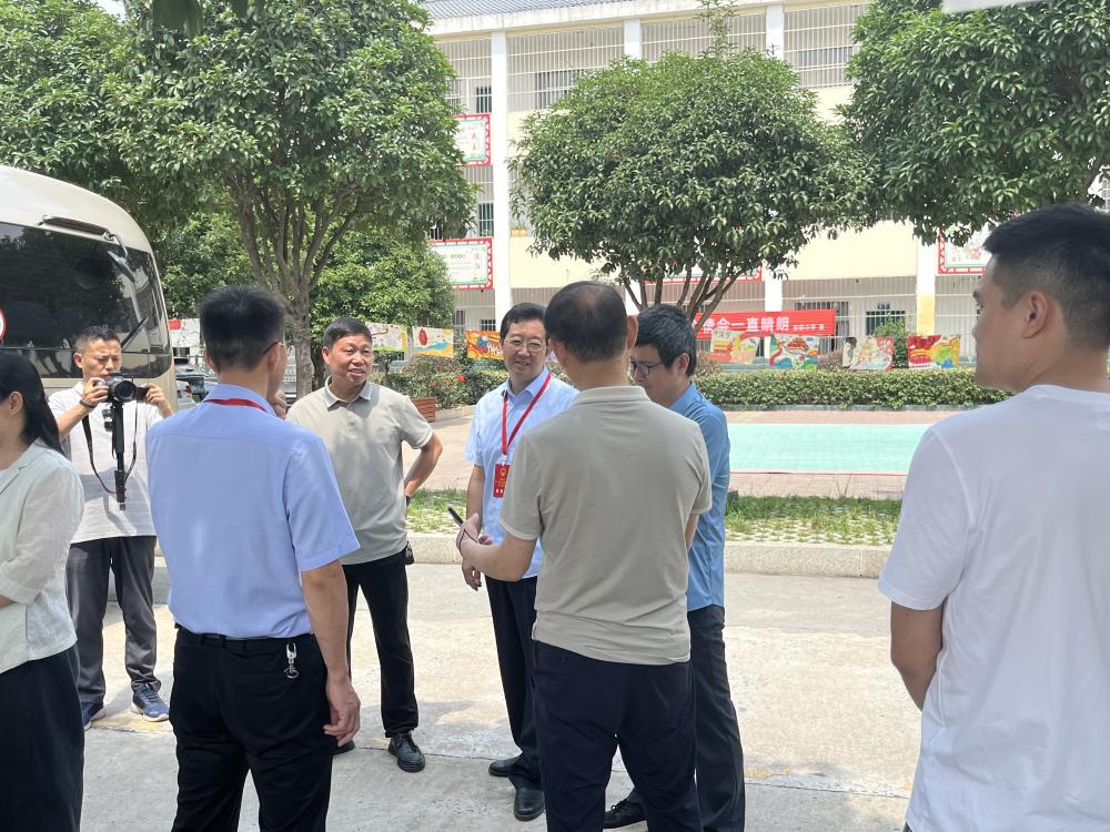 “交流促提升 共进谋发展”——襄阳市人大常委会一行来我校考察交流(图5)